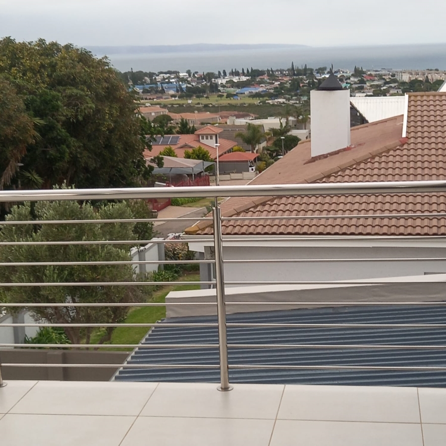 4 Bedroom Property for Sale in Menkenkop Western Cape